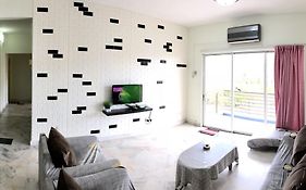 B6 Straits View Private Apartment